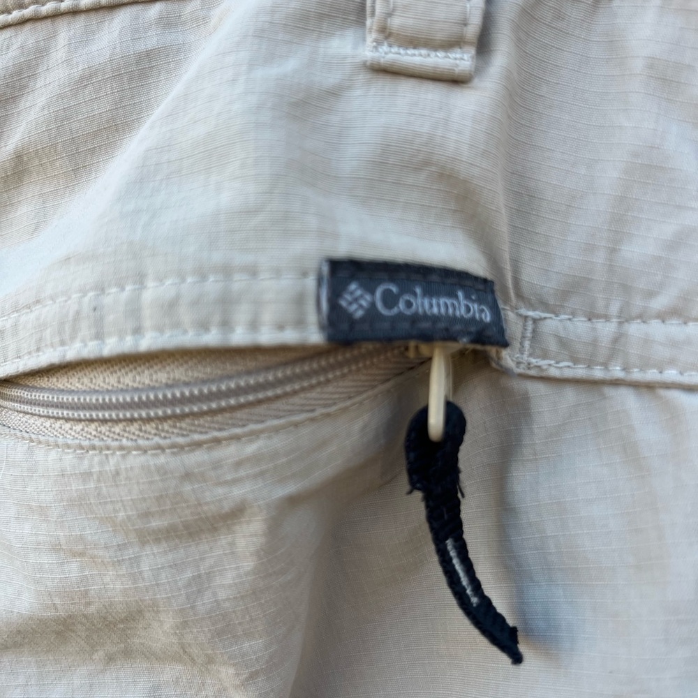 Columbia Women’s Tan convertible, Pants to shorts , Relaxed Fit. - Picture 5 of 11